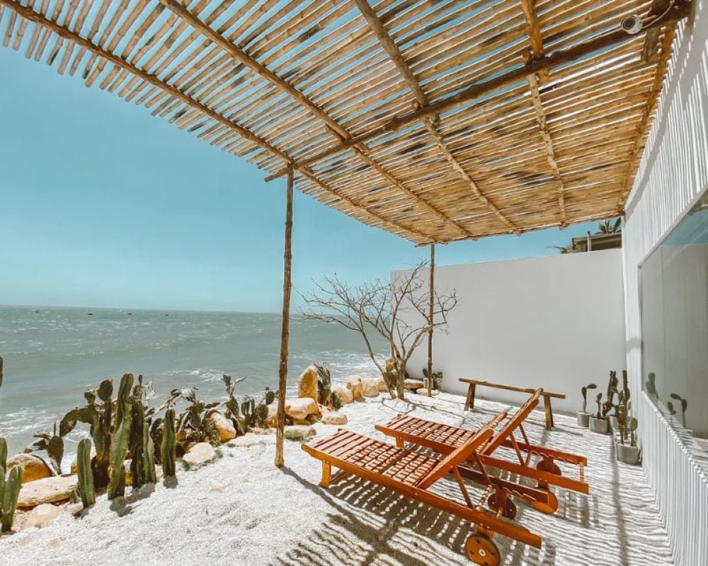 Bạn cũng có thể tìm kiếm các homestay có không gian gần gũi và mức giá bình dân hơn